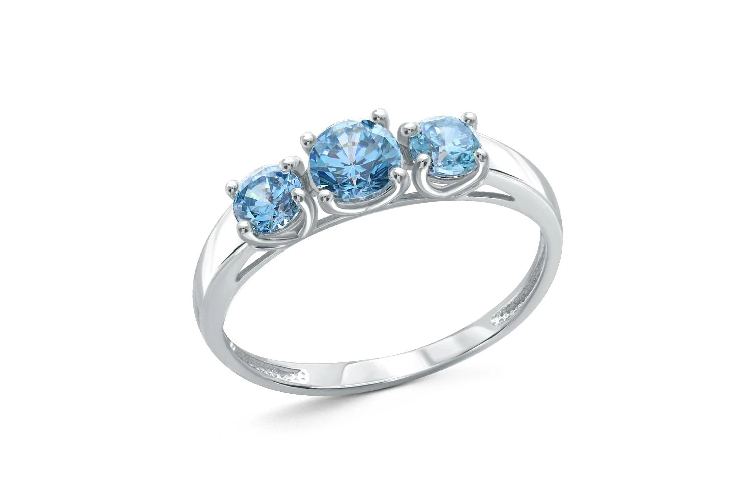 Кольцо из белого золота с 3 циркониями