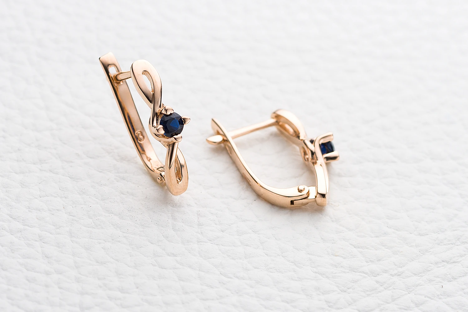 Серьги из красного золота с 2 сапфирами