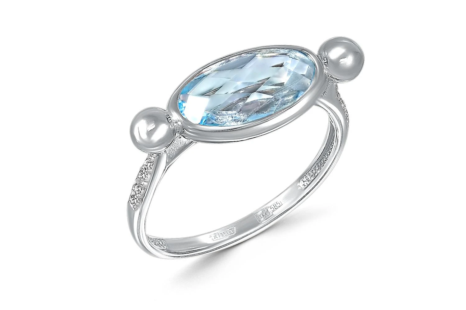 Кольцо из белого золота с топазом sky и 10 фианитами