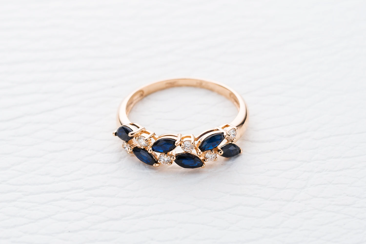 Кольцо из красного золота с 6 сапфирами и 6 бриллиантами
