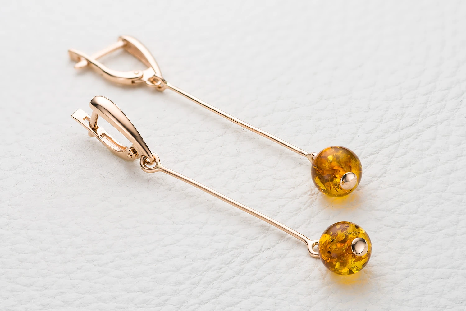 Серьги из красного золота с янтарём