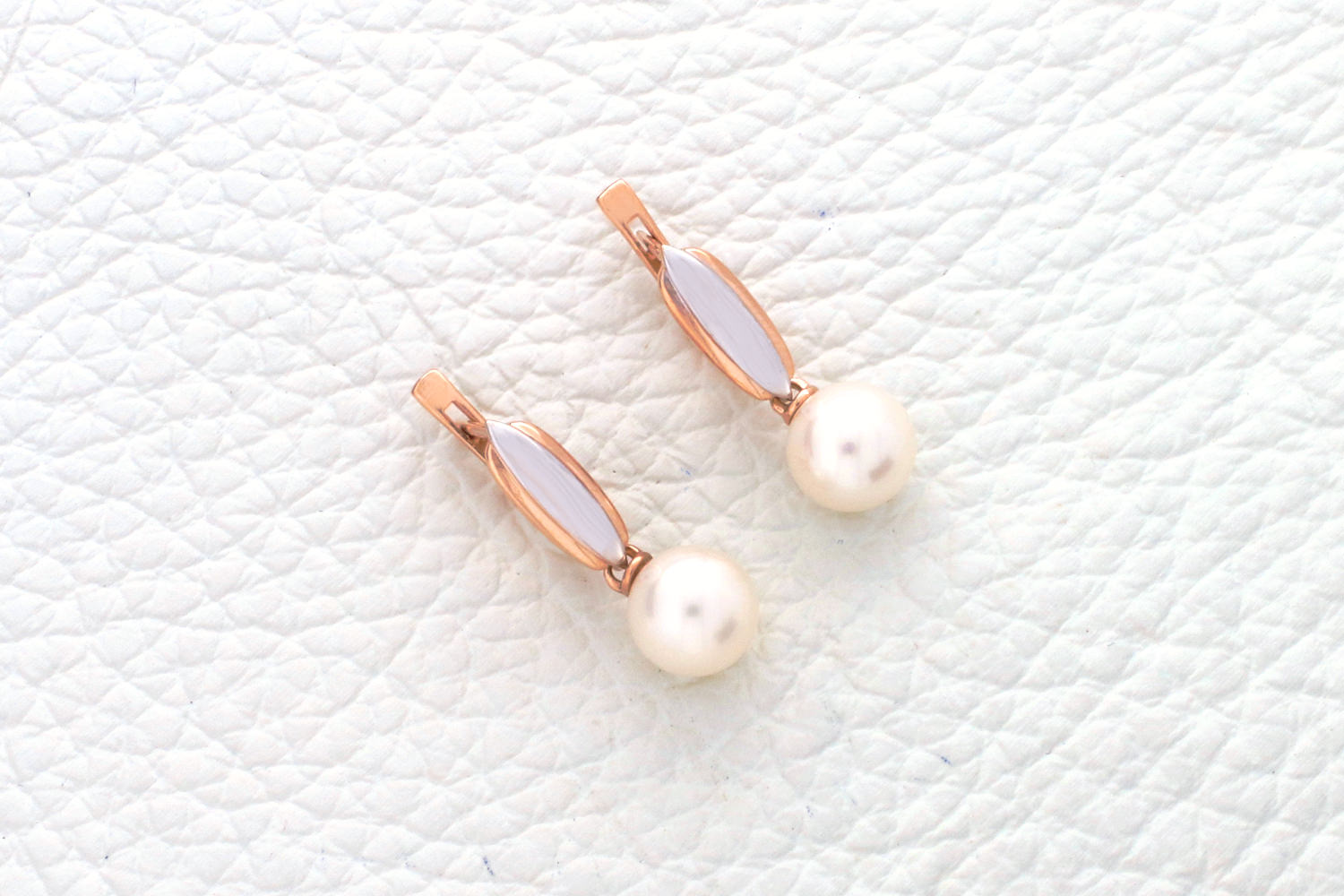 

Серьги с 2 жемчужинами из красного золота