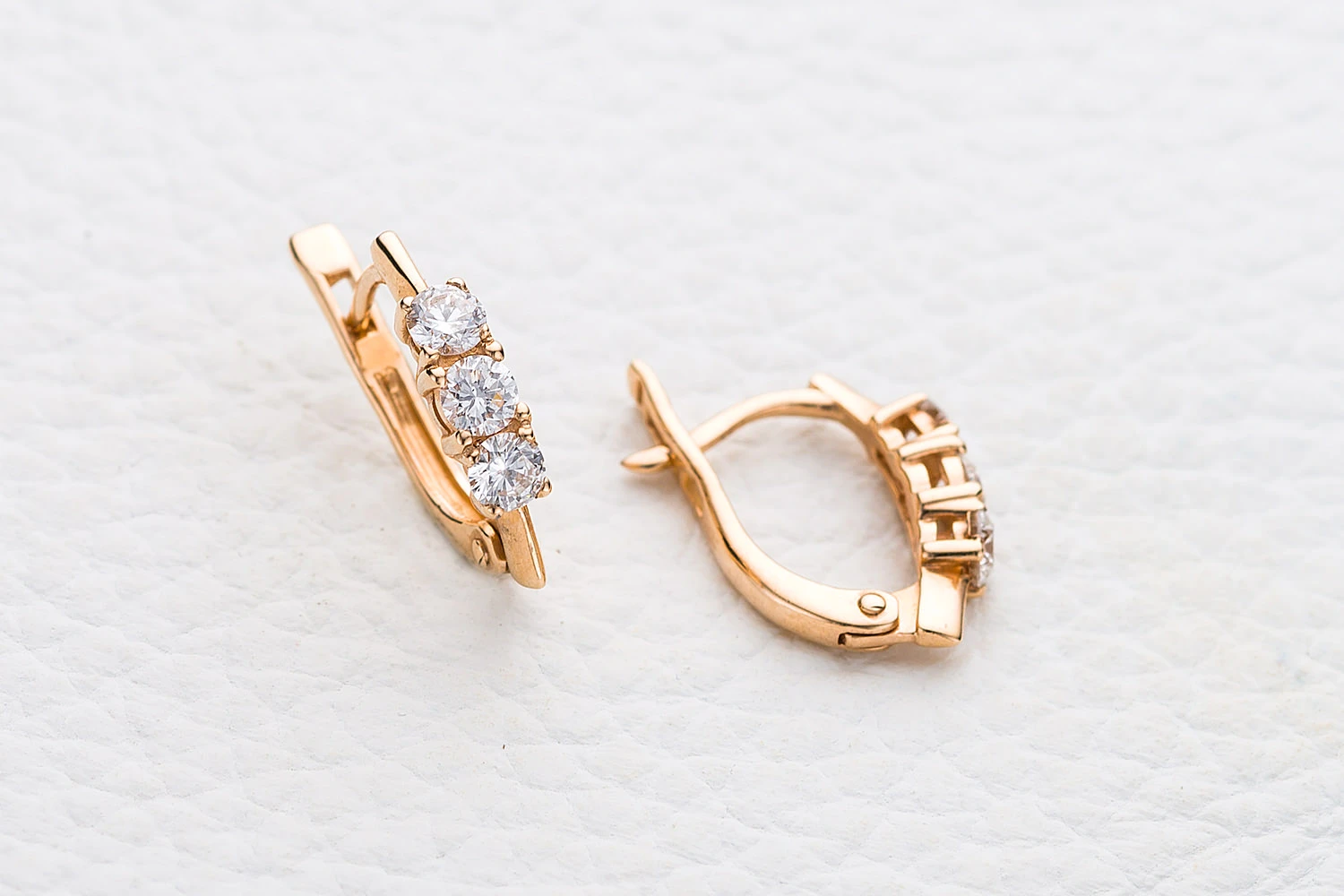 Серьги из красного золота с 6 бриллиантами