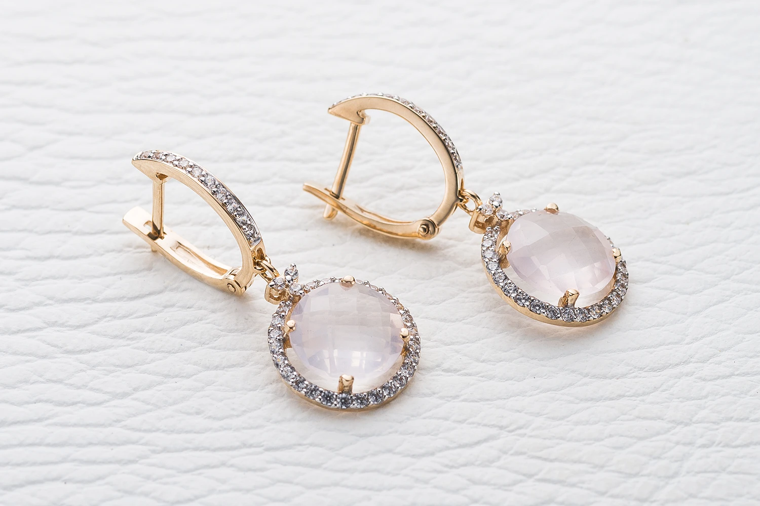 Серьги из красного золота с 2 кварцами и 78 фианитами