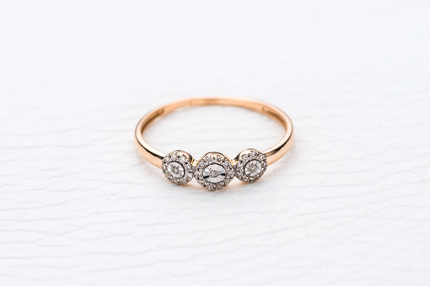 Кольцо из красного золота с 31 бриллиантами