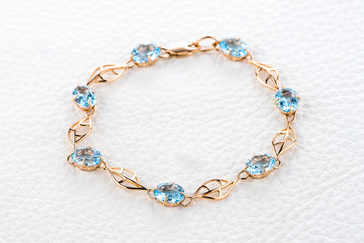 Браслет Дорожка из красного золота с 9 топазами sky