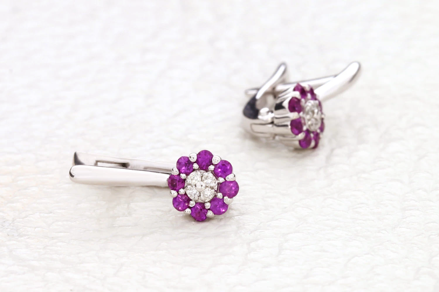 Серьги Цветы из белого золота с 16 рубинами и 8 бриллиантами