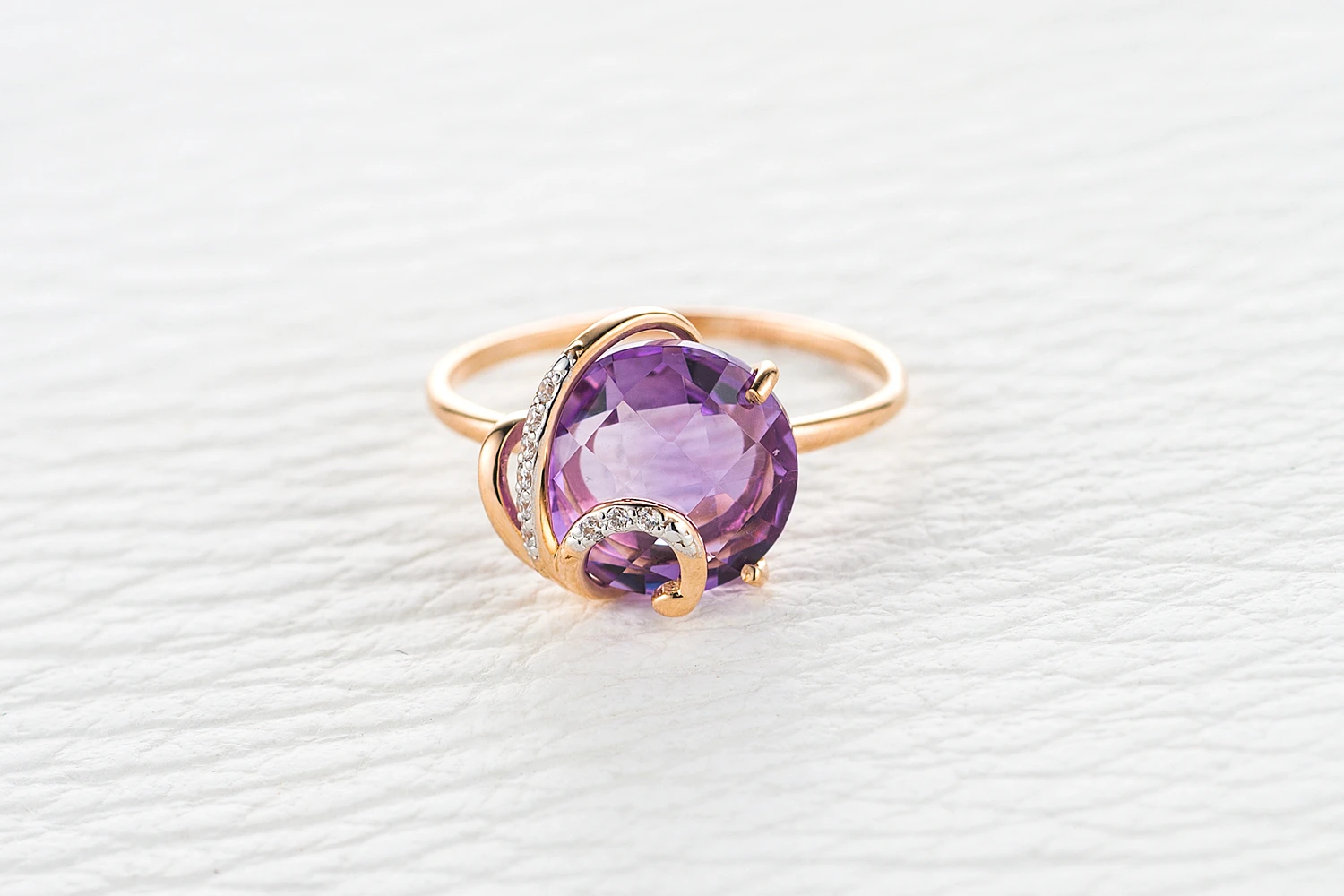 Кольцо из красного золота с 10 аметистами