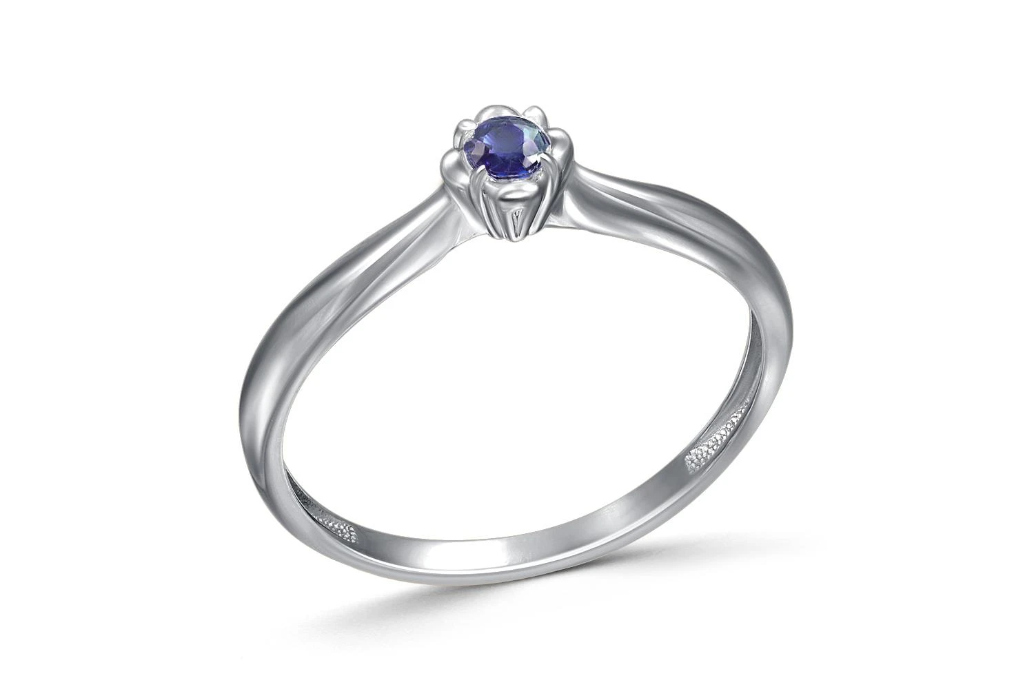 Кольцо из белого золота с сапфиром