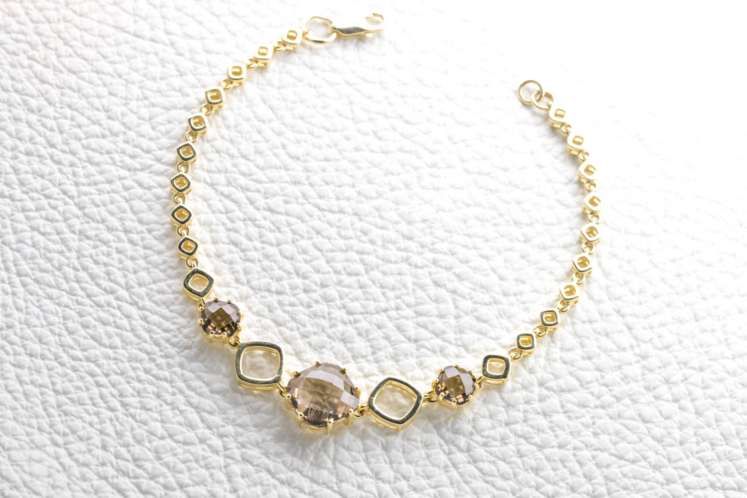 Браслет из жёлтого золота с 3 раухтопазами