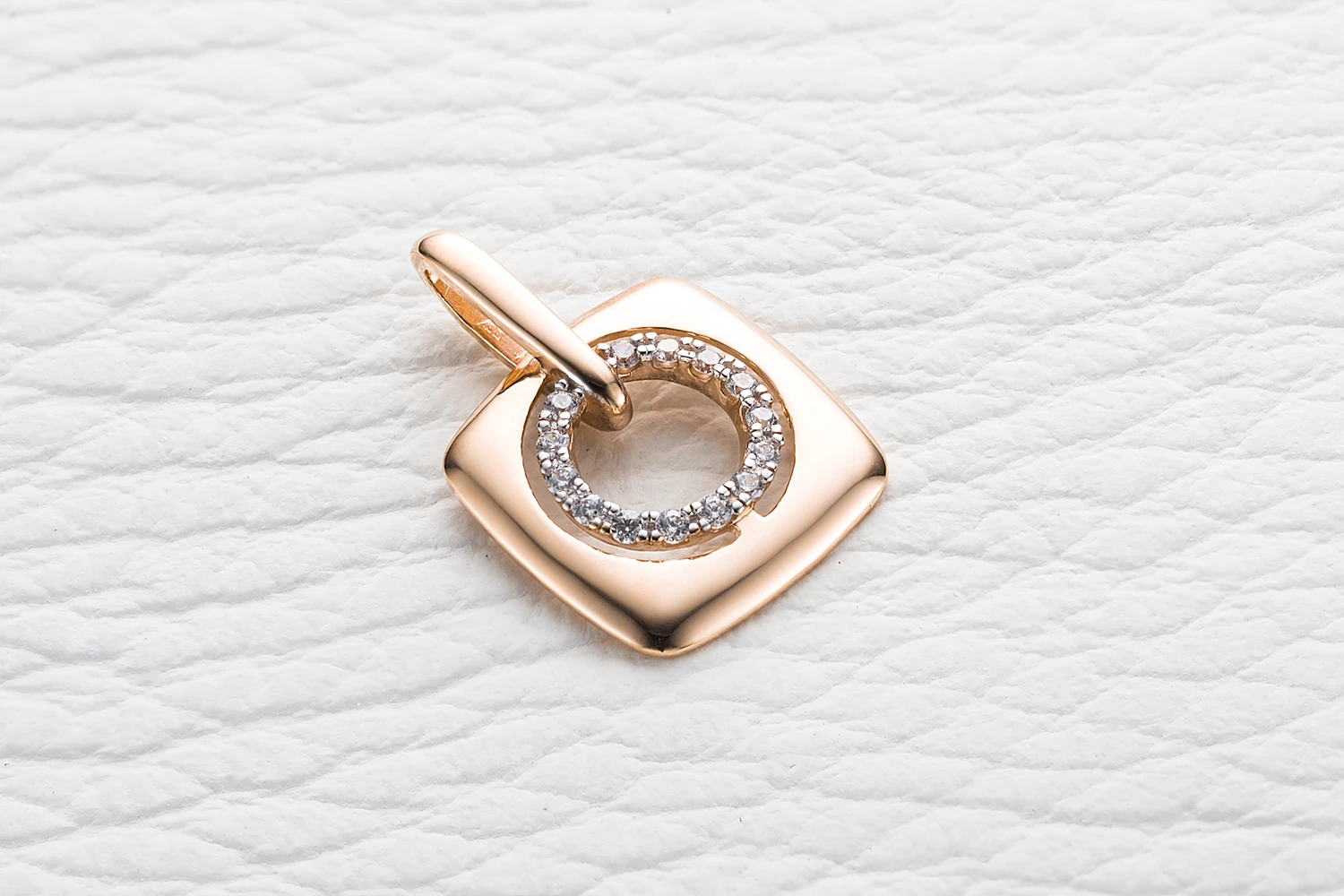 Подвеска Квадрат из красного золота с 56 фианитами