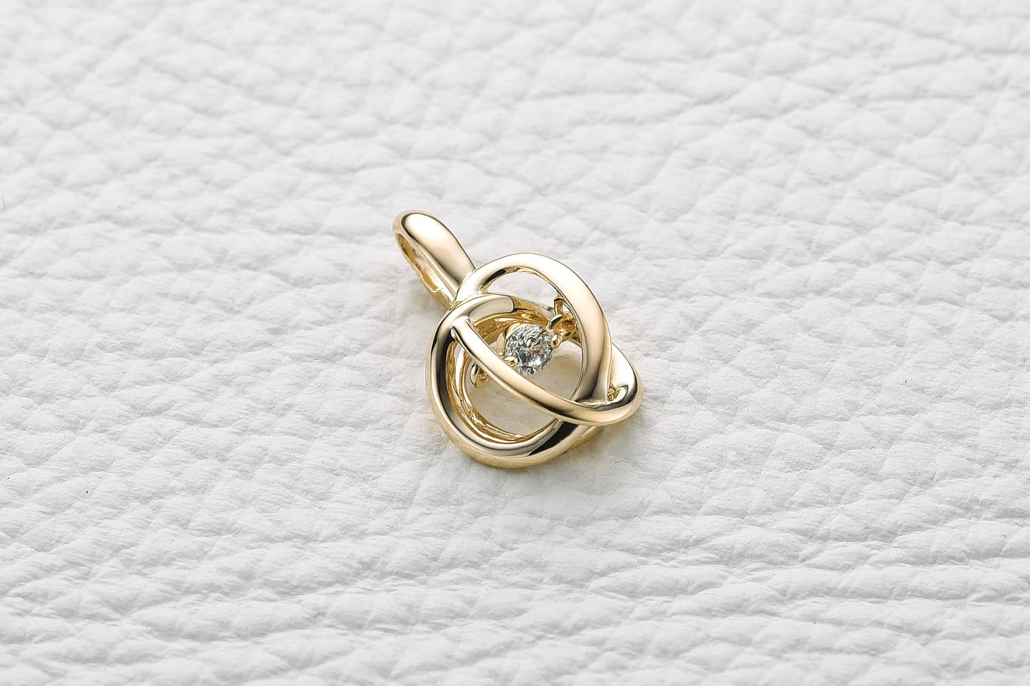 Подвеска из жёлтого золота с фианитом