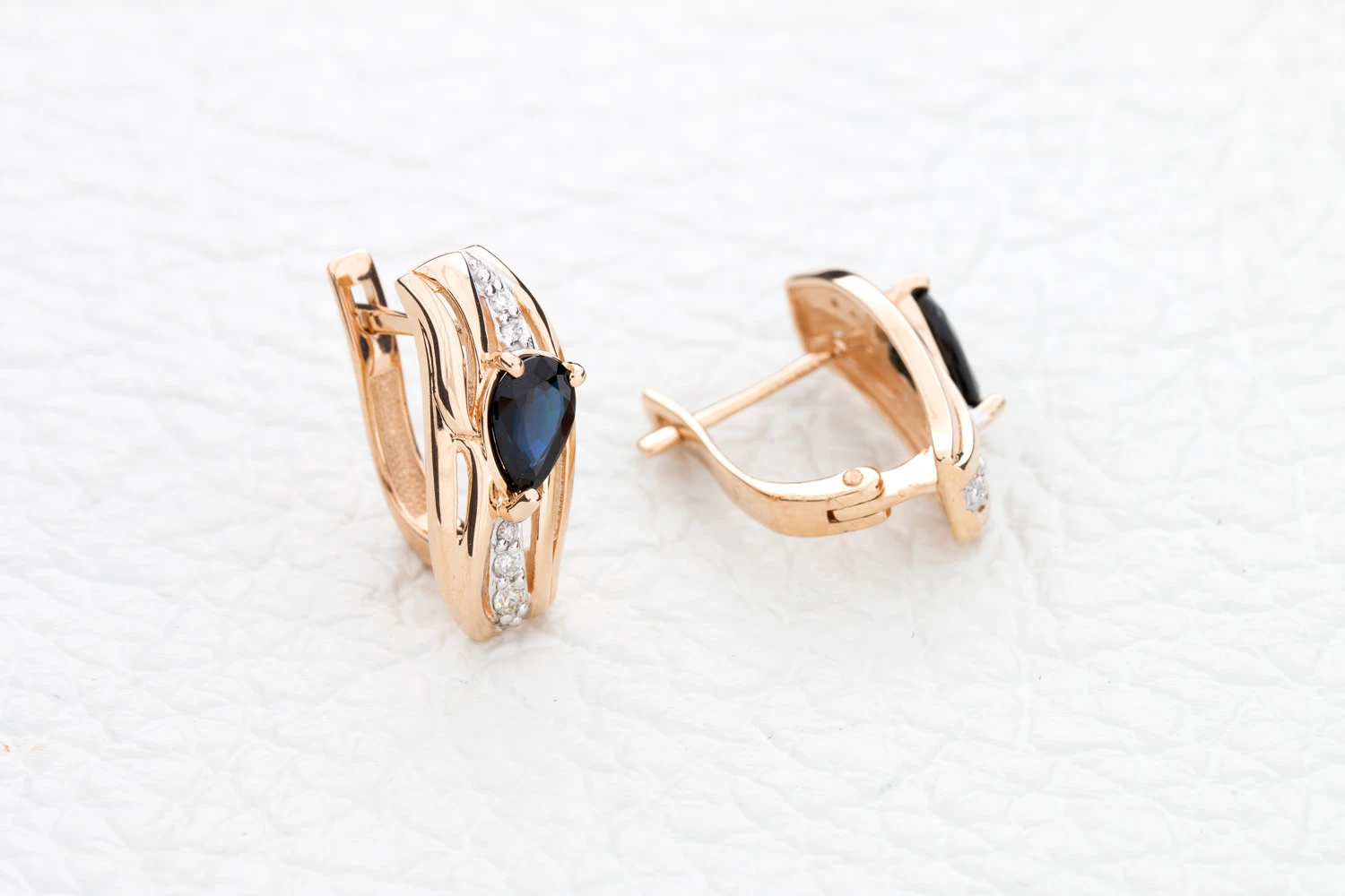 Серьги из красного золота с 2 сапфирами и 10 бриллиантами