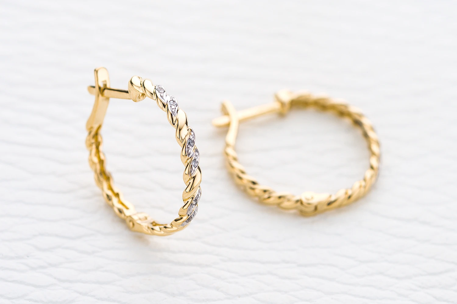 Серьги Дорожки из жёлтого золота с 12 фианитами