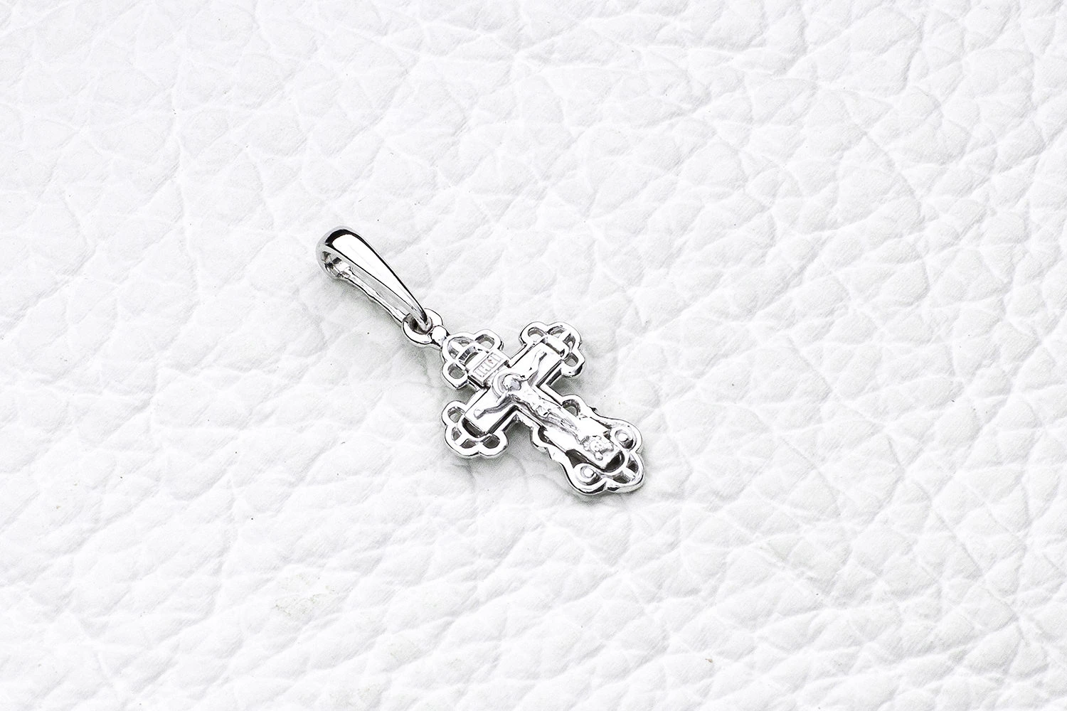 Крест из белого золота без вставок