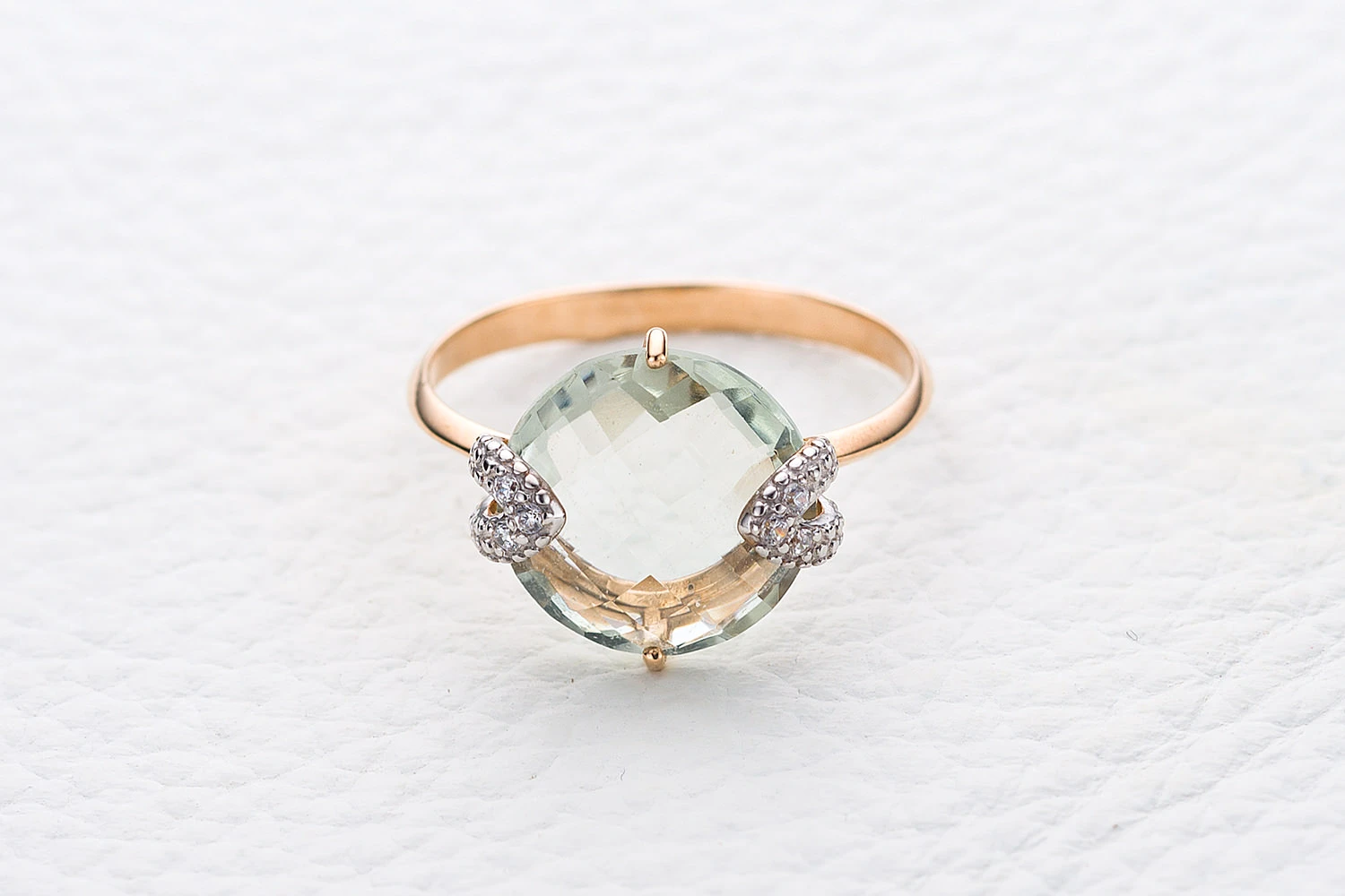 Кольцо из красного золота с аметистом и 6 фианитами