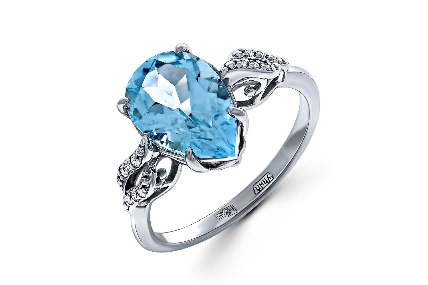 Кольцо из белого золота с топазом sky и 12 фианитами