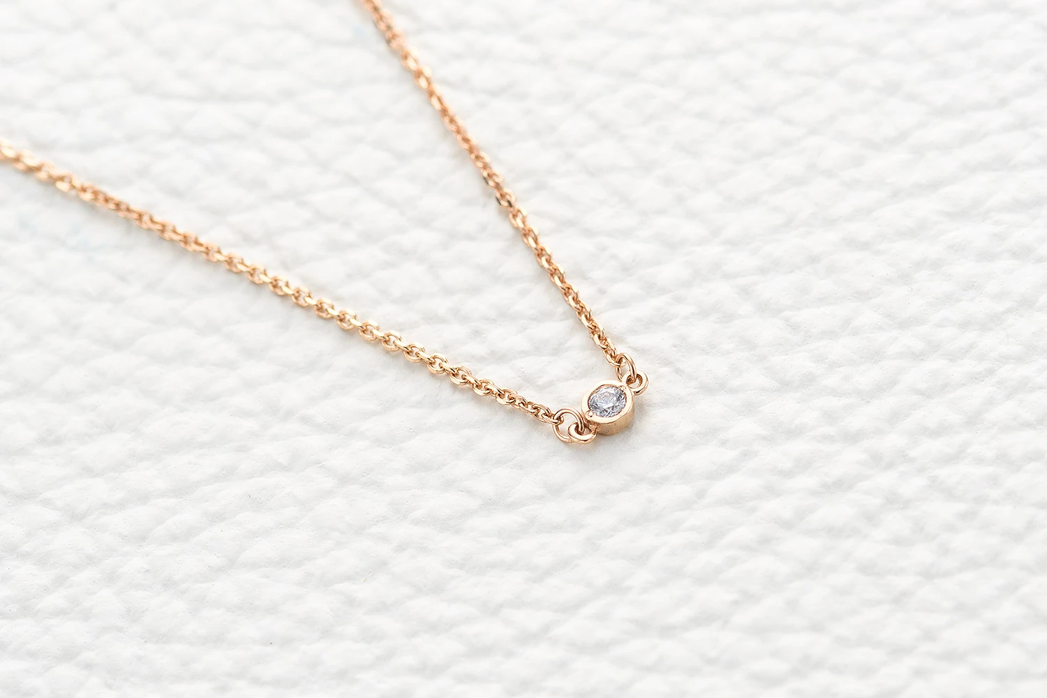 Колье из красного золота с фианитом