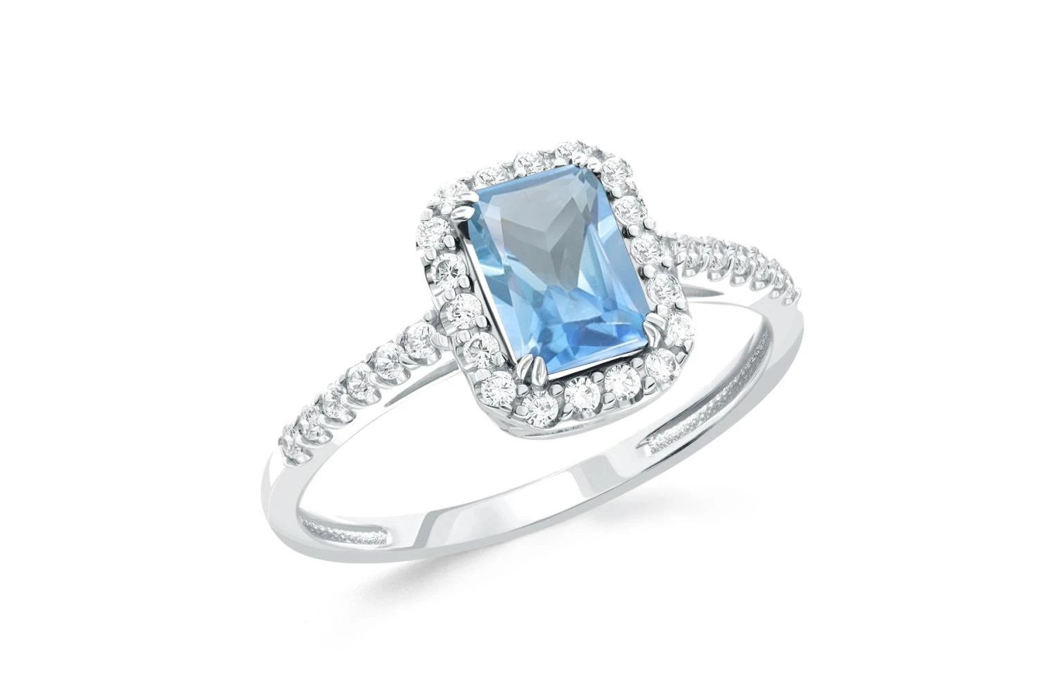 Кольцо из белого золота с топазом swiss и 30 фианитами