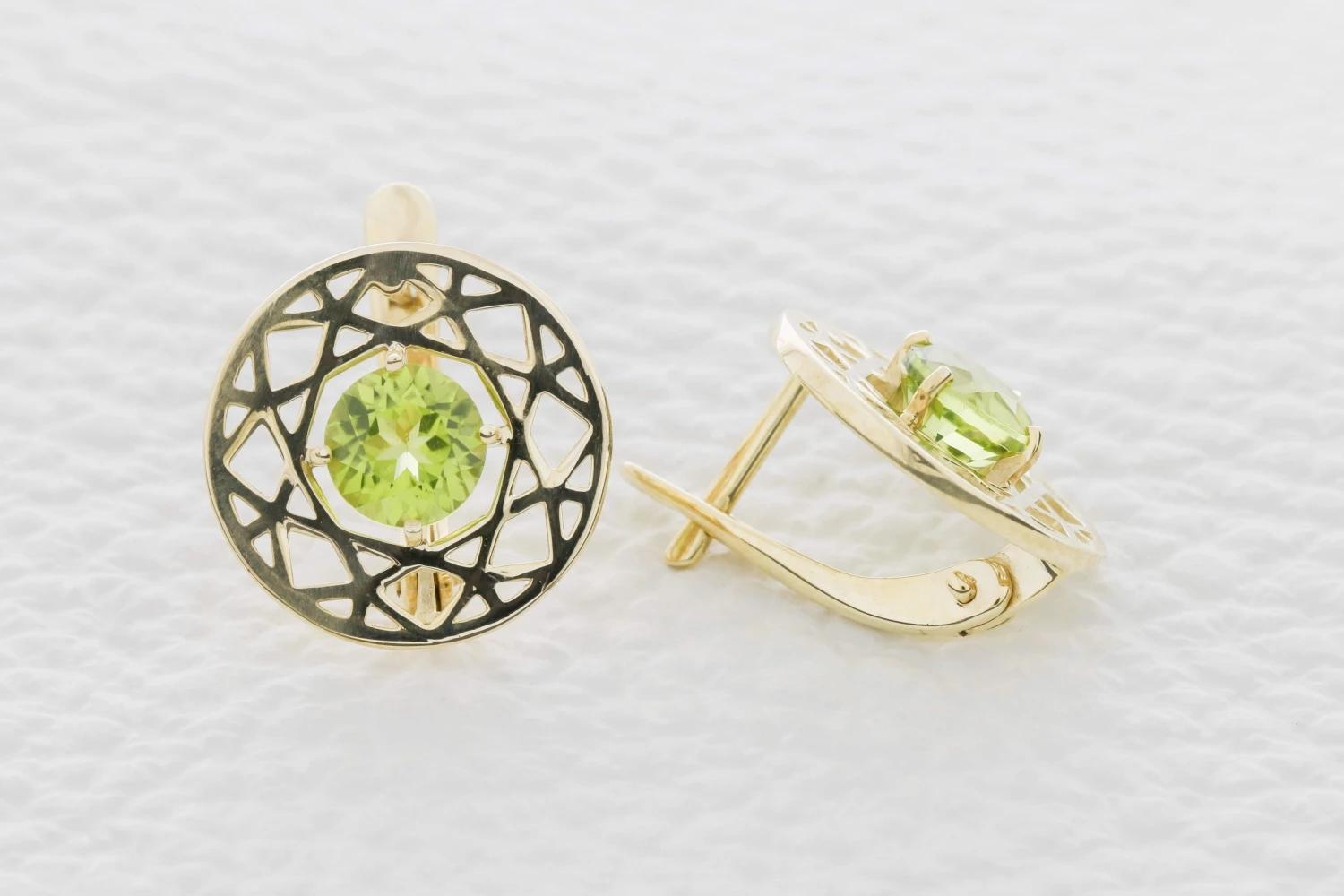 Серьги Круги из жёлтого золота с 2 хризолитами