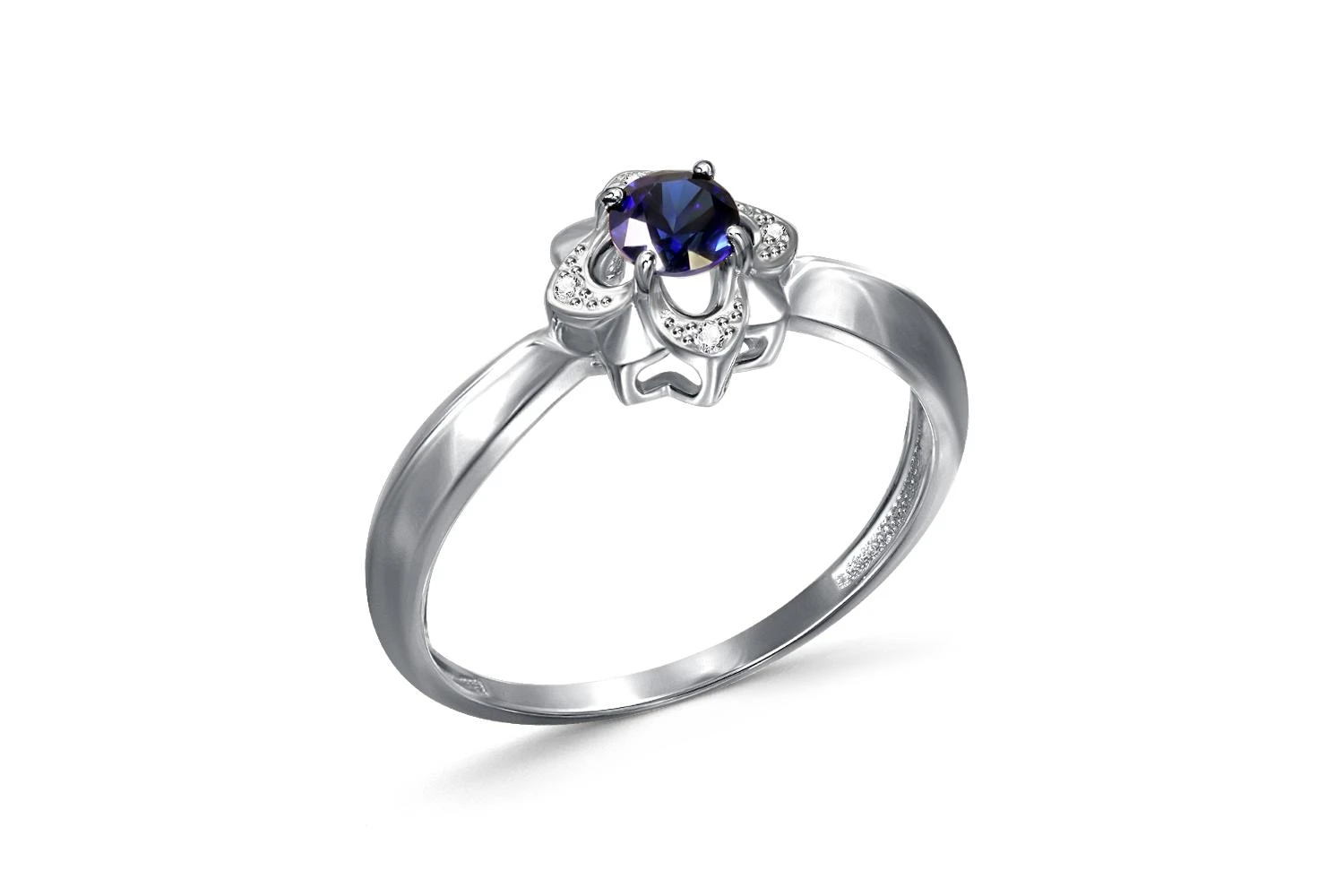 Кольцо Цветок из белого золота с корундом и 4 бриллиантами