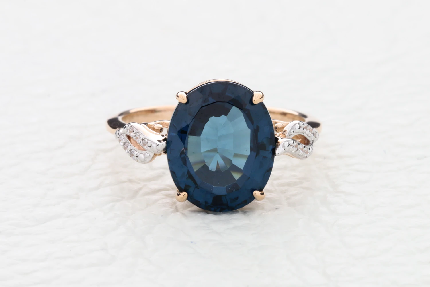 Кольцо из красного золота с ситаллом и 12 фианитами