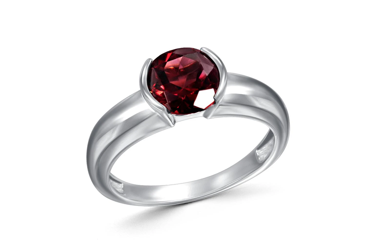 Кольцо из белого золота с гранатом