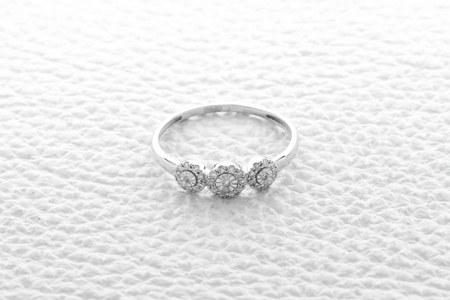 Кольцо из белого золота с 31 бриллиантами