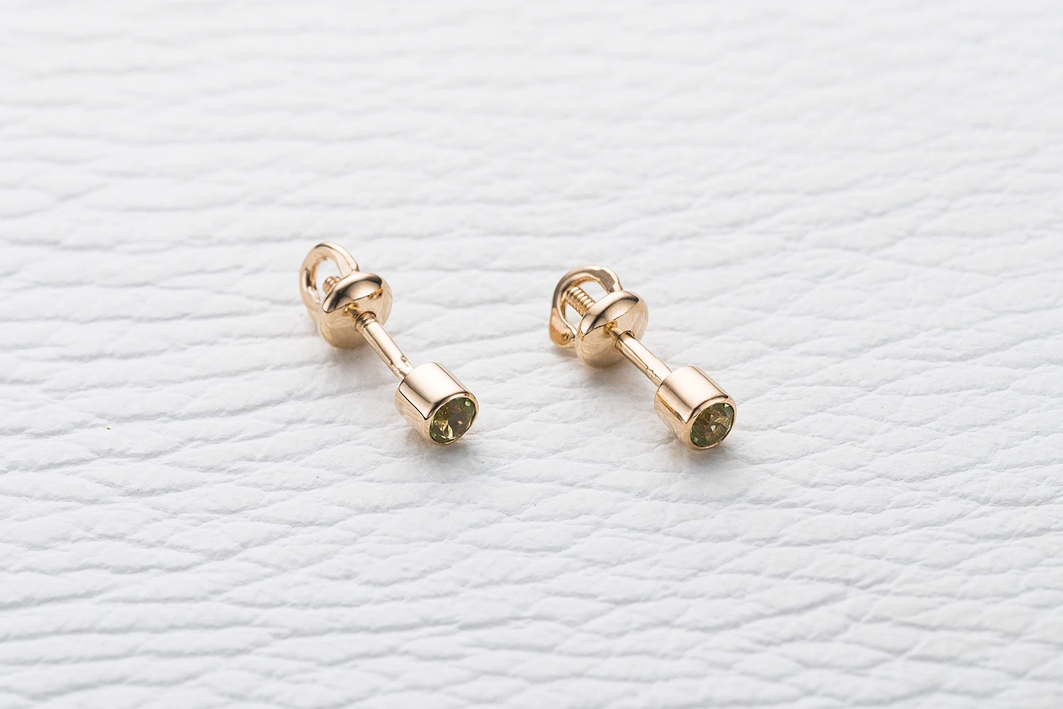 Серьги-пусеты из красного золота с 2 хризолитами