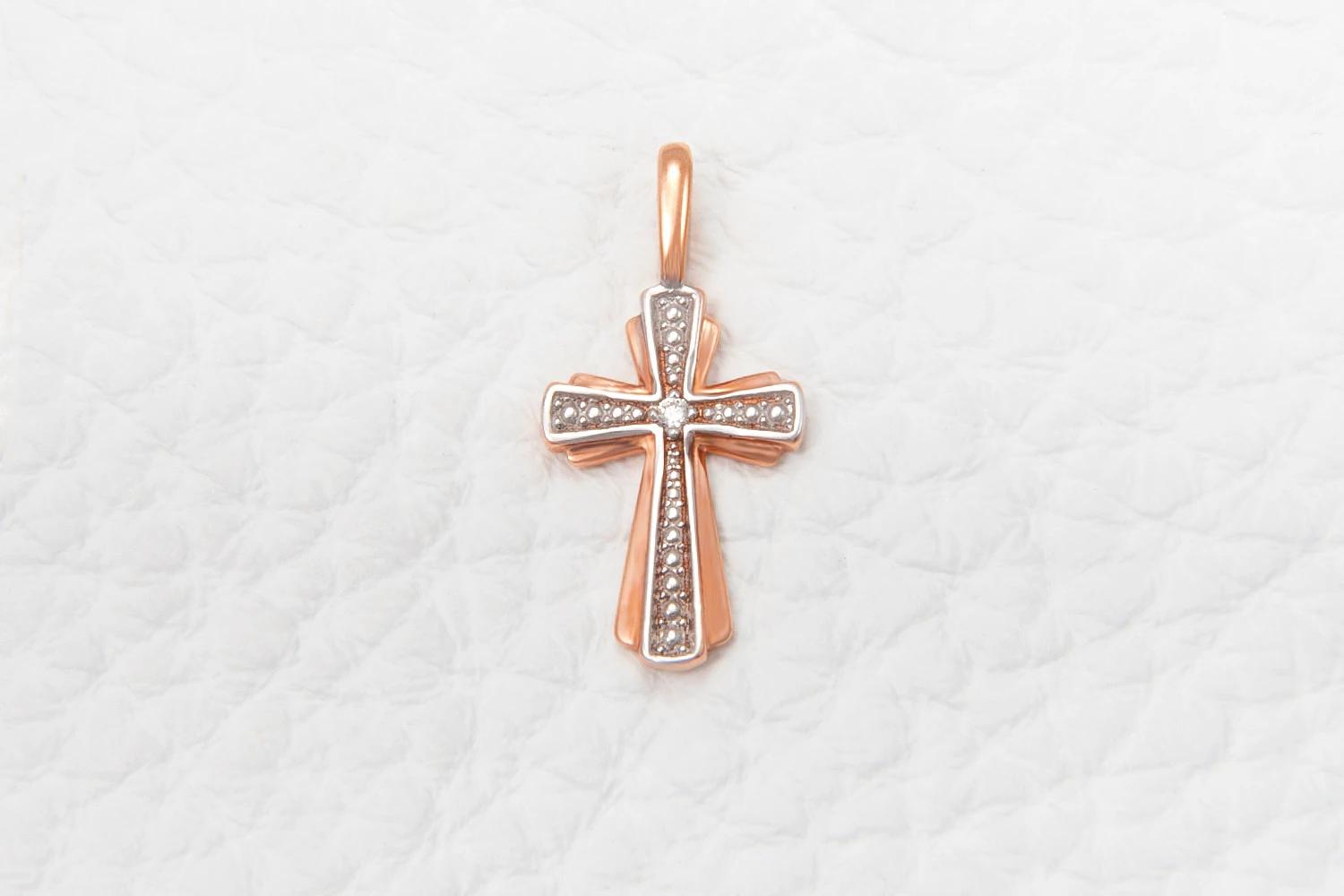 Крест из красного золота с бриллиантом