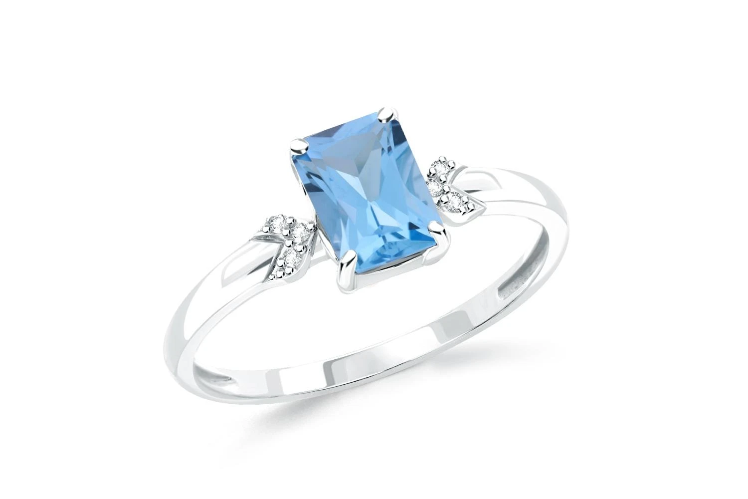 Кольцо из белого золота с топазом swiss и 6 бриллиантами