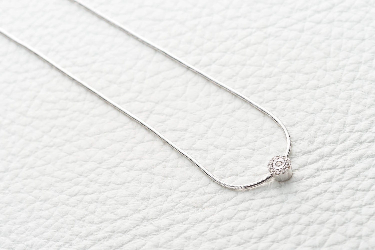 Колье из белого золота с 11 бриллиантами