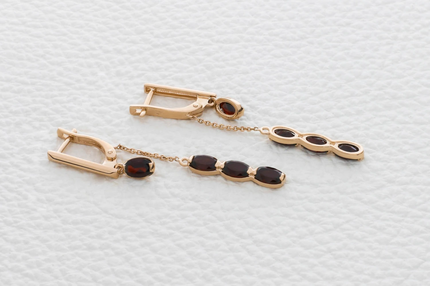 Серьги из красного золота с 8 гранатами