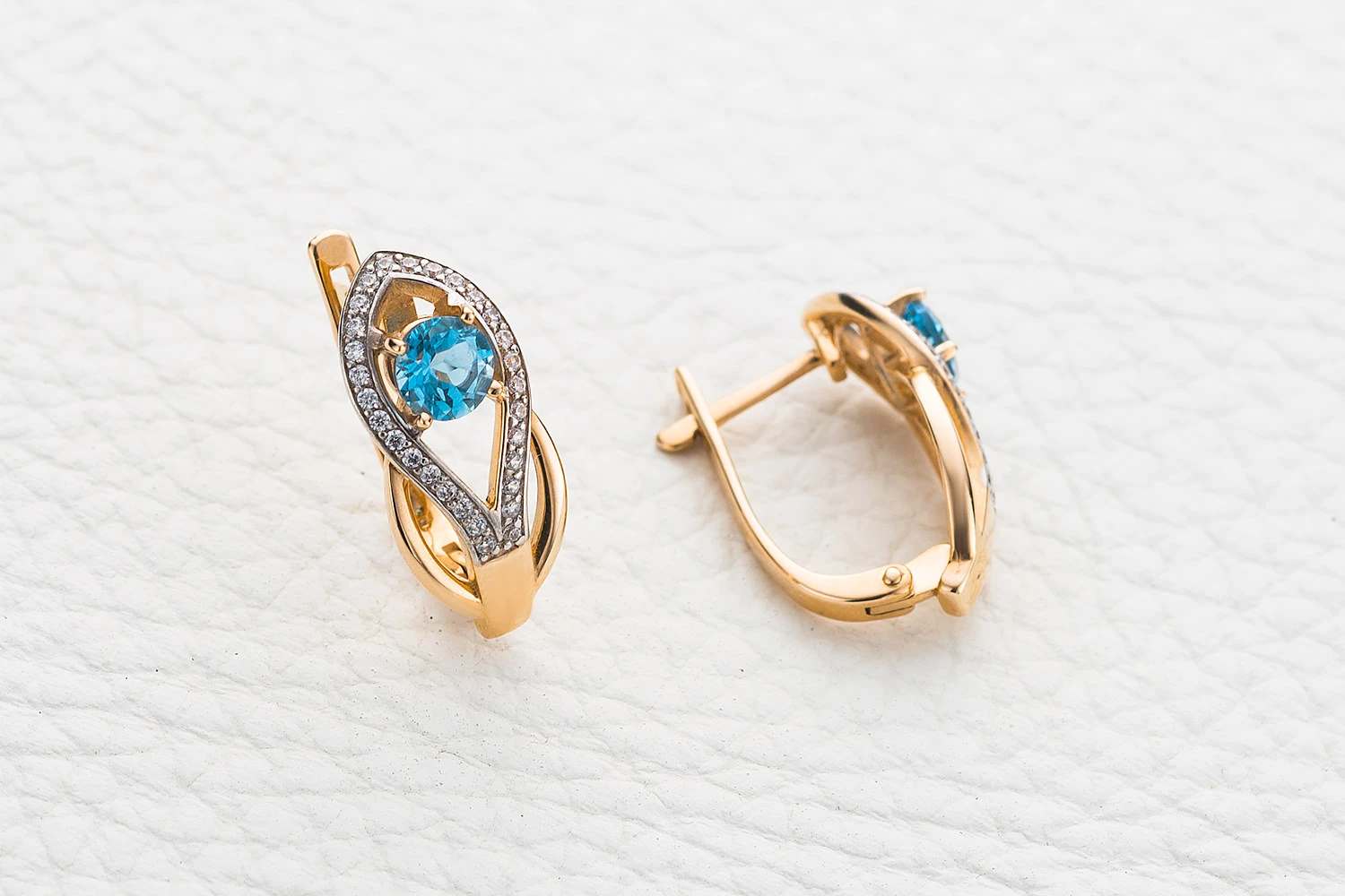 Серьги из красного золота с 2 топазами swiss и 58 фианитами