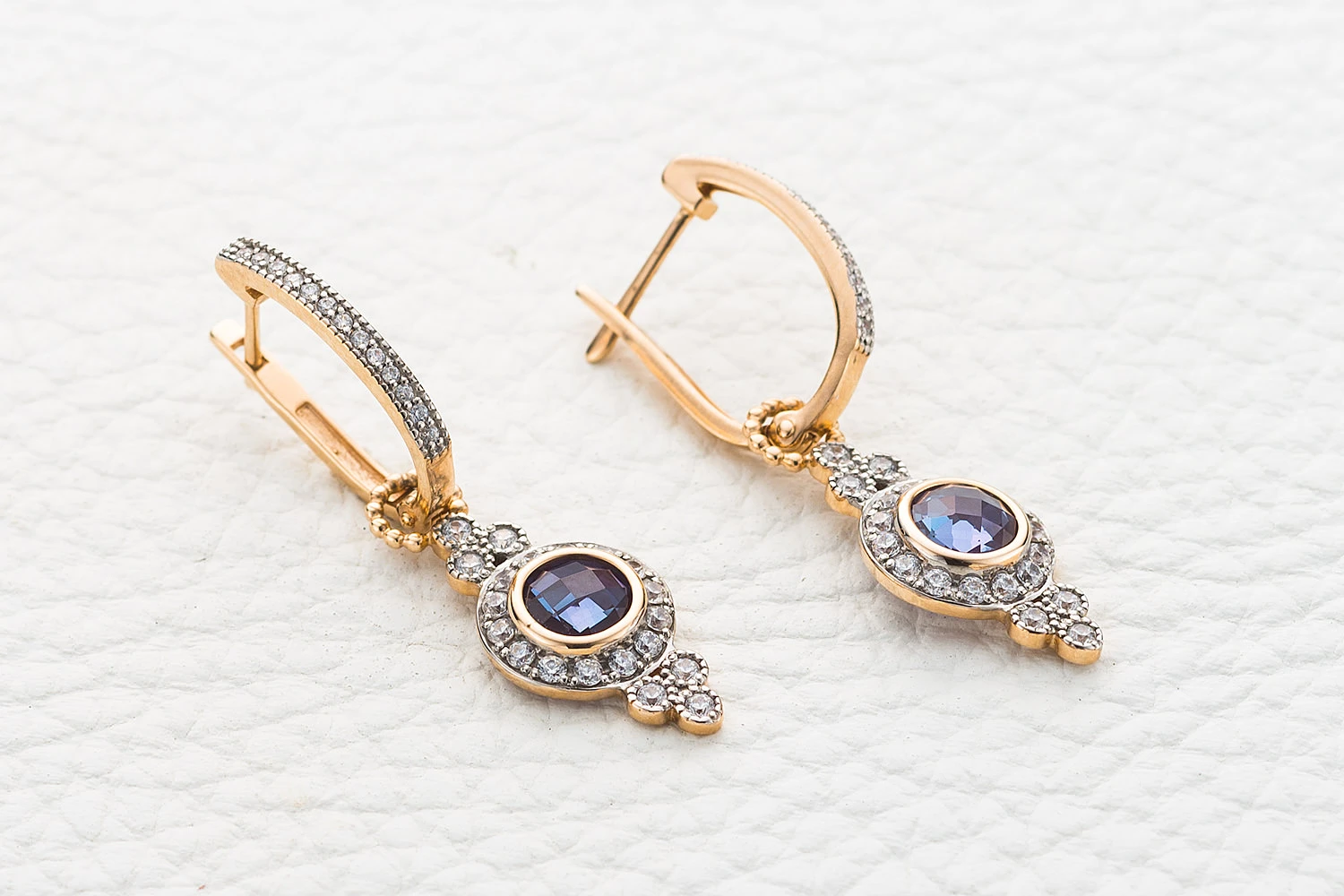 Серьги-трансформеры из красного золота с 2 александритами и 66 фианитами