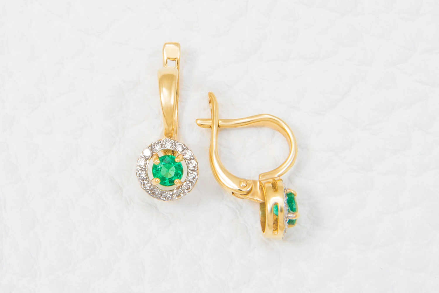 Серьги из жёлтого золота с 2 изумрудами и 28 бриллиантами