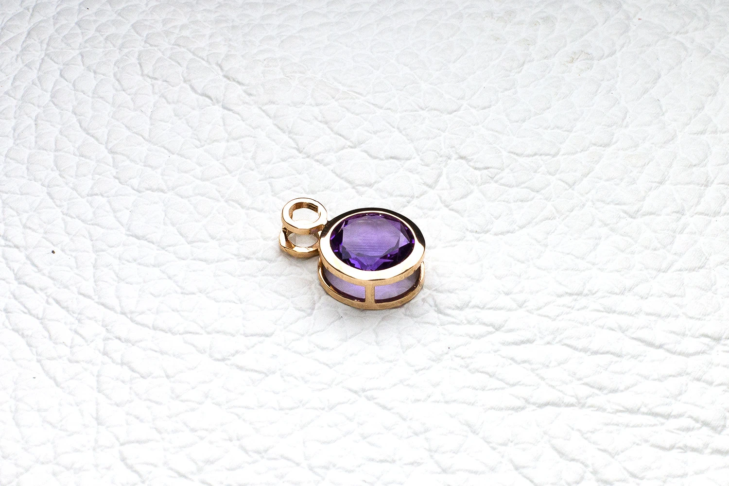 Подвеска из красного золота с аметистом