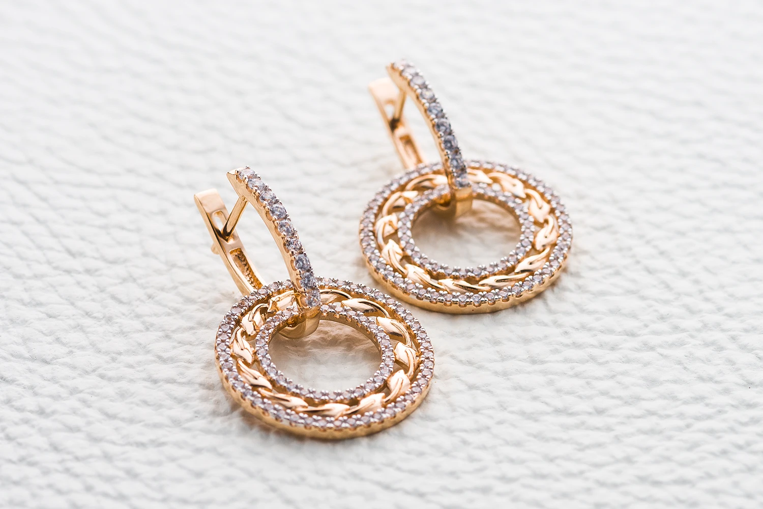 Серьги Круги из красного золота с 168 фианитами
