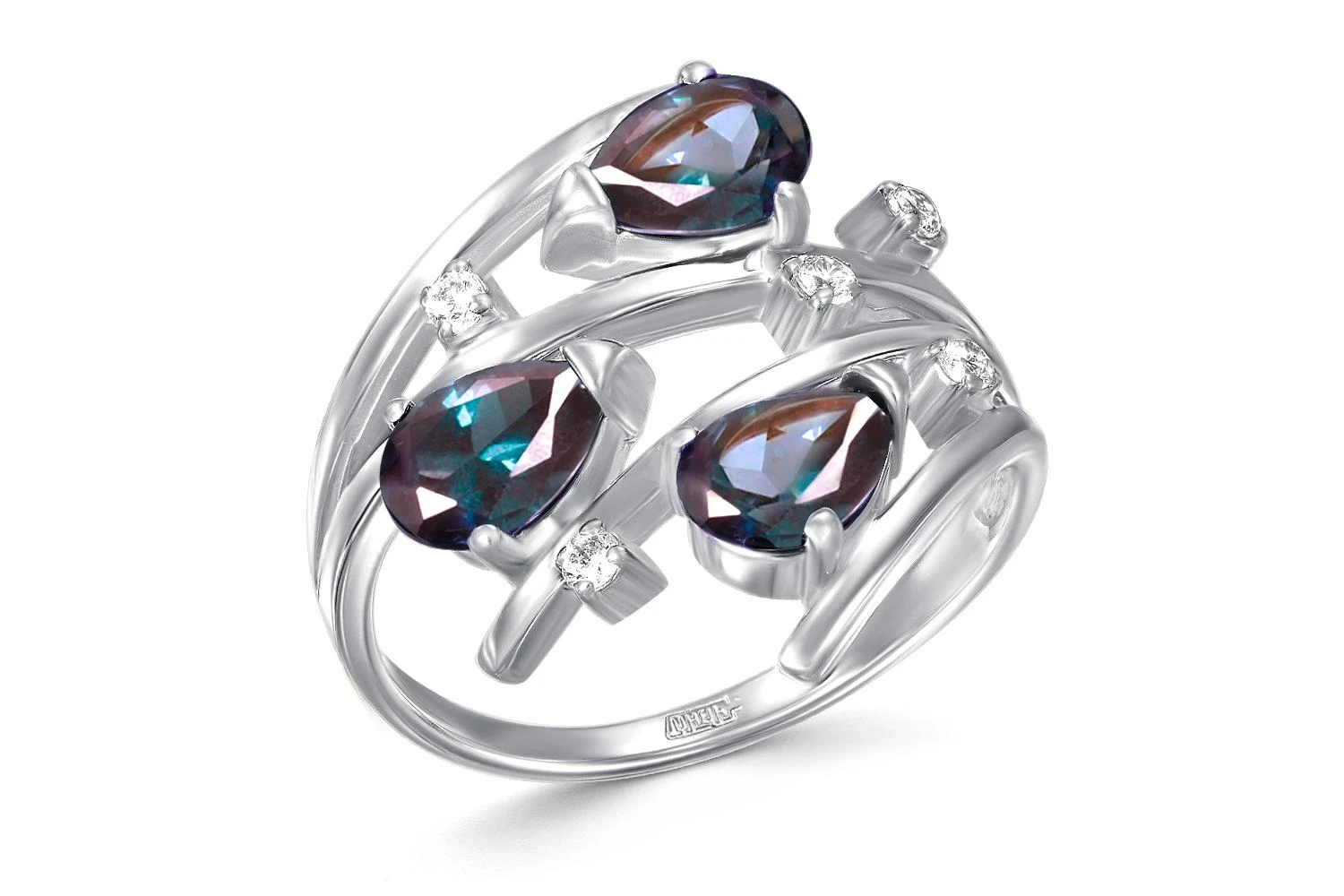 Кольцо из белого золота с 3 александритами и 5 фианитами