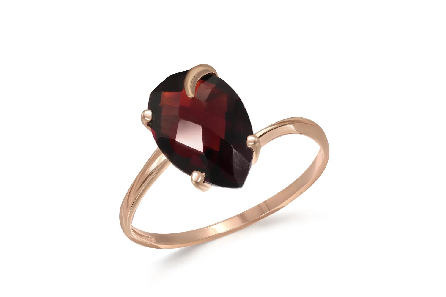 Кольцо из красного золота с гранатом