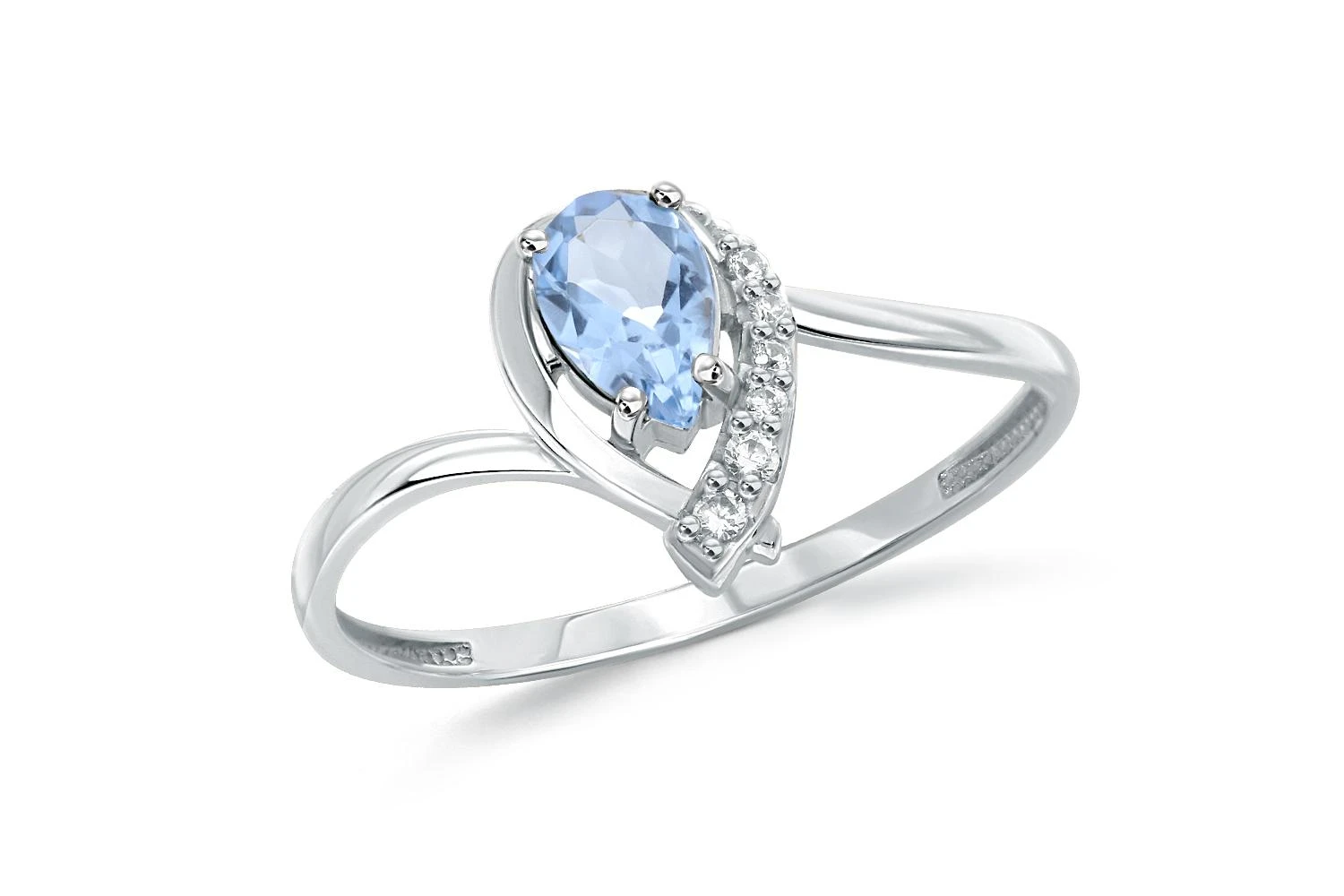 Кольцо из белого золота с топазом sky и 6 фианитами