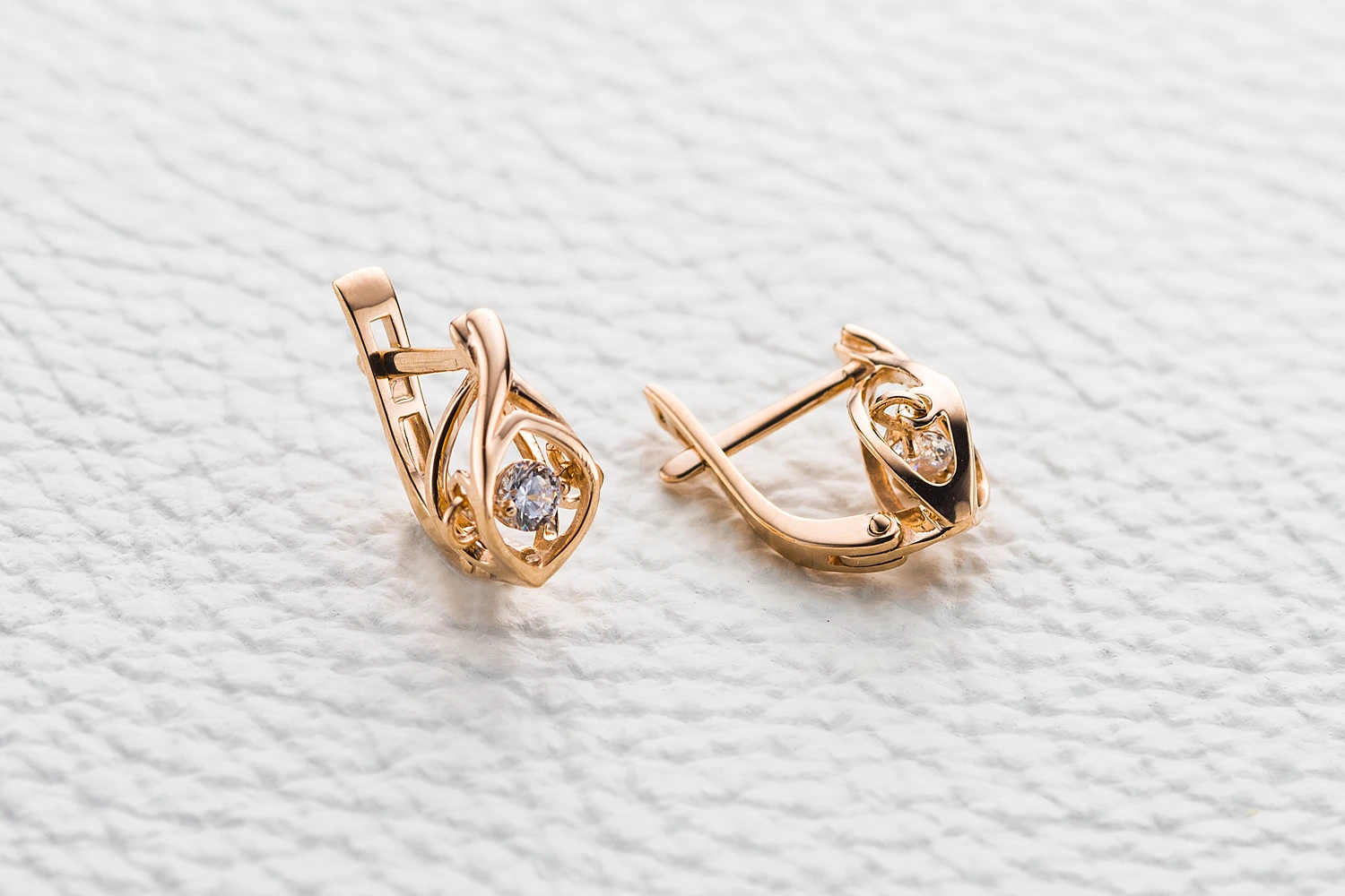 Серьги из красного золота с 2 фианитами