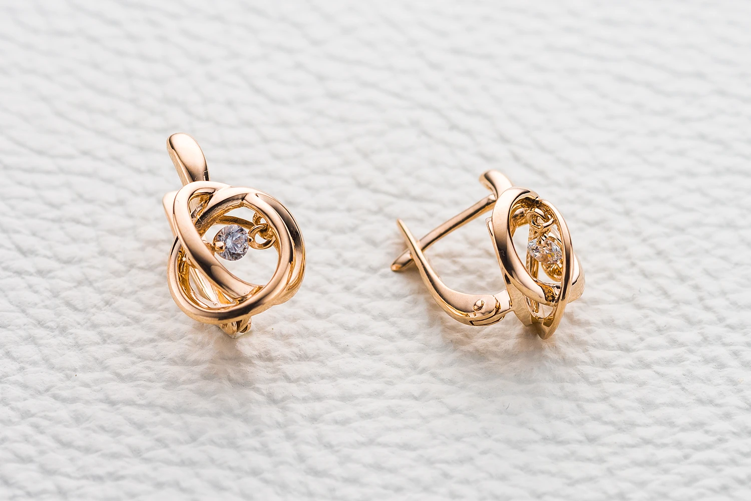Серьги из красного золота с 2 фианитами