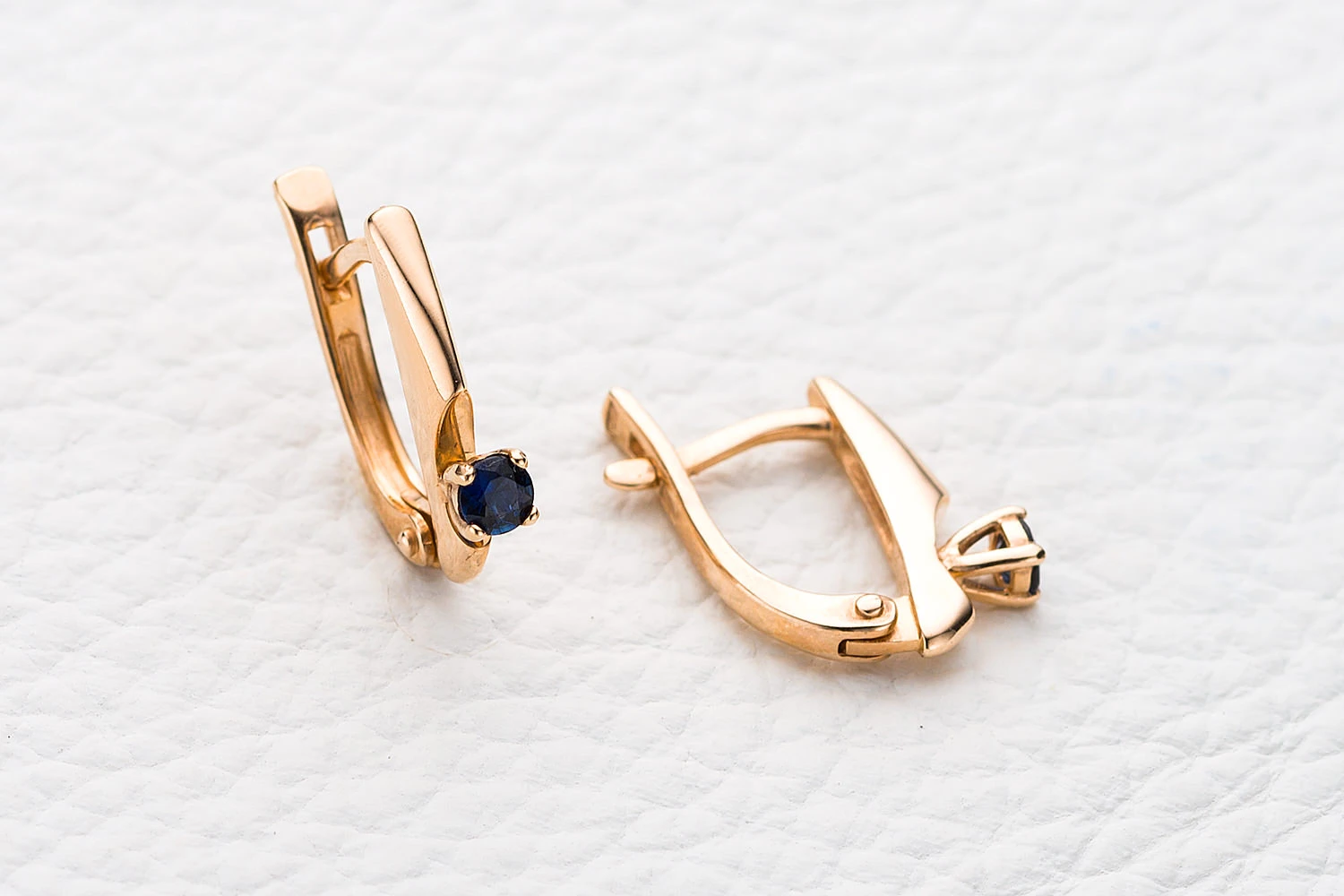 Серьги из красного золота с 2 сапфирами