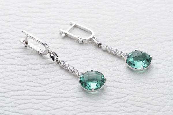 Серьги из белого золота с 2 кварцами и 10 фианитами