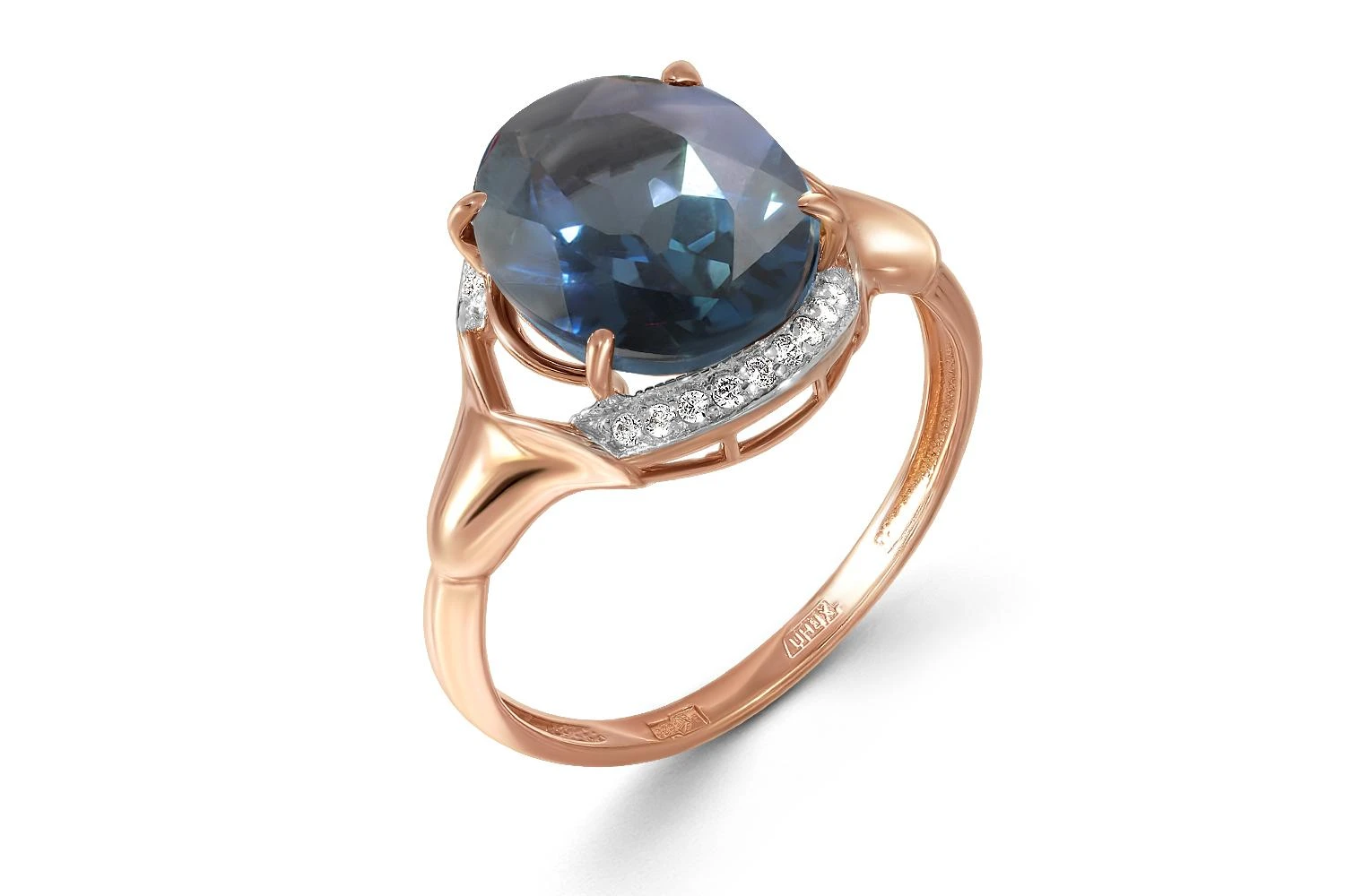 Кольцо из белого золота с топазом лондон и 18 фианитами