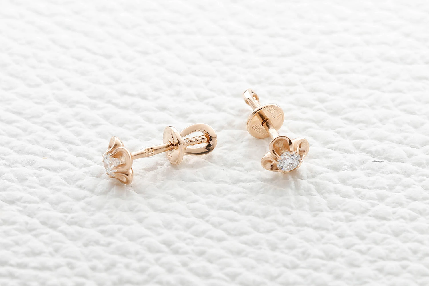 Серьги-пусеты Цветы из красного золота с 2 бриллиантами