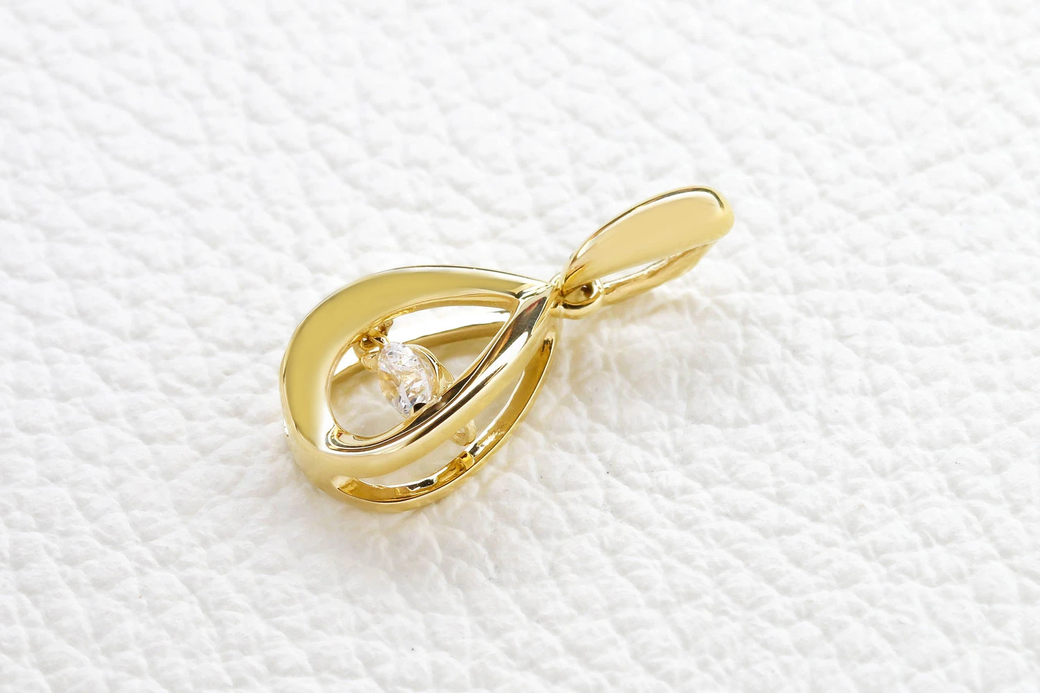 Подвеска из жёлтого золота с фианитом