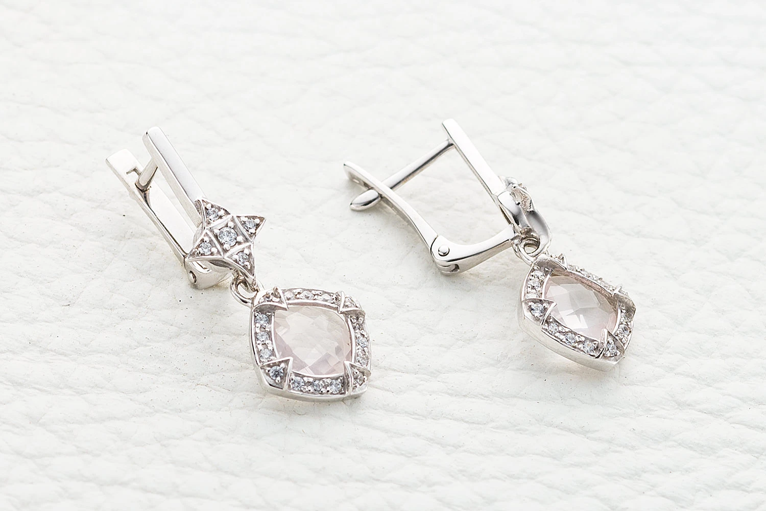 Серьги из белого золота с 2 кварцами и 42 фианитами
