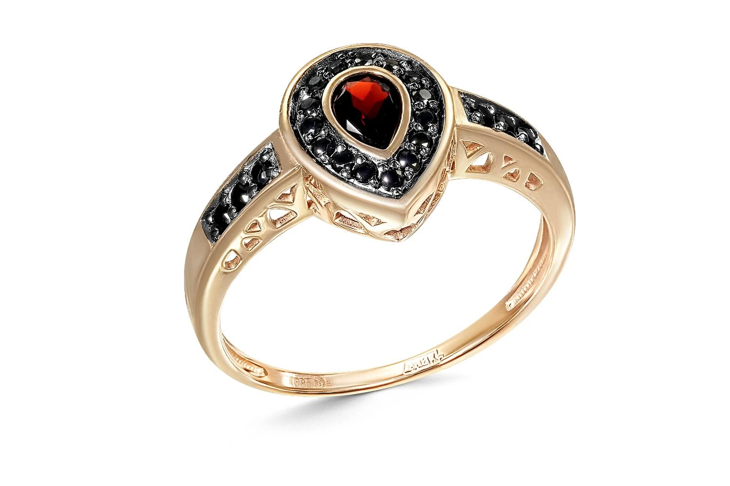 Кольцо из красного золота с гранатом и 21 фианитами